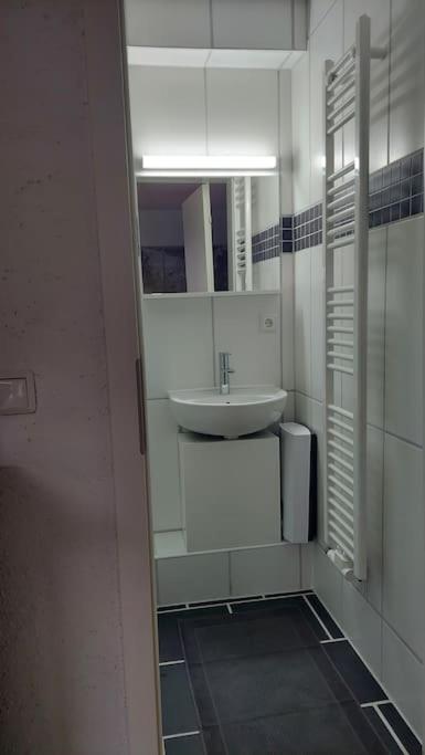 Guenstige, Schoene Ferienwohnung Im Wanderparadies ヴェルニゲローデ エクステリア 写真